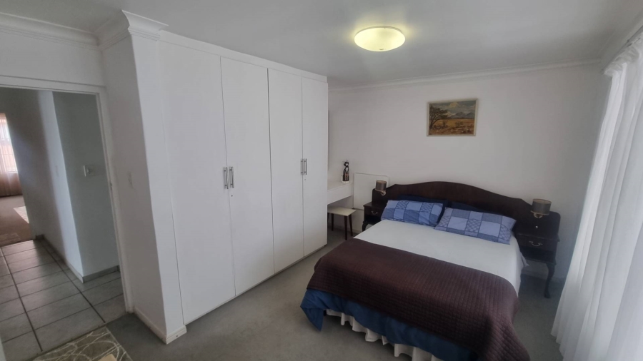 5 Bedroom Property for Sale in Yzerfontein Western Cape